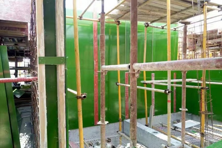 钢化膜塑面建筑模板：创新建筑材料