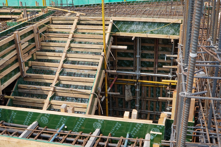 塑面/覆塑建筑模板：提升施工效率，优化项目成本的有效路径
