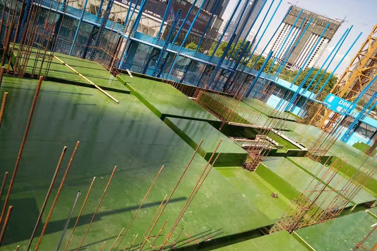 塑面建筑模板：定义、核心优势与应用领域详解